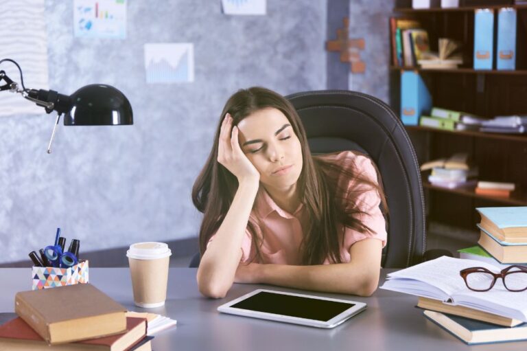 Hipnoza jako skuteczna metoda w walce z wypaleniem zawodowym - co warto wiedzieć?