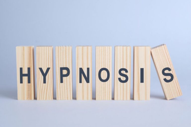 Autohipnoza – jak wprowadzić się w trans i na czym polega samodzielna hipnoza