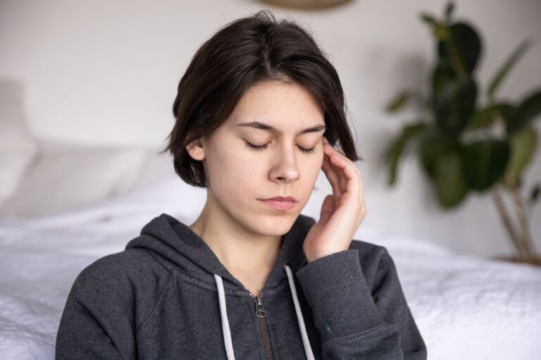 Jak przestać się zadręczać? Hipnoza w walce z natłokiem myśli