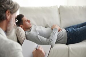 Hipnoza w pracy z lękiem społecznym